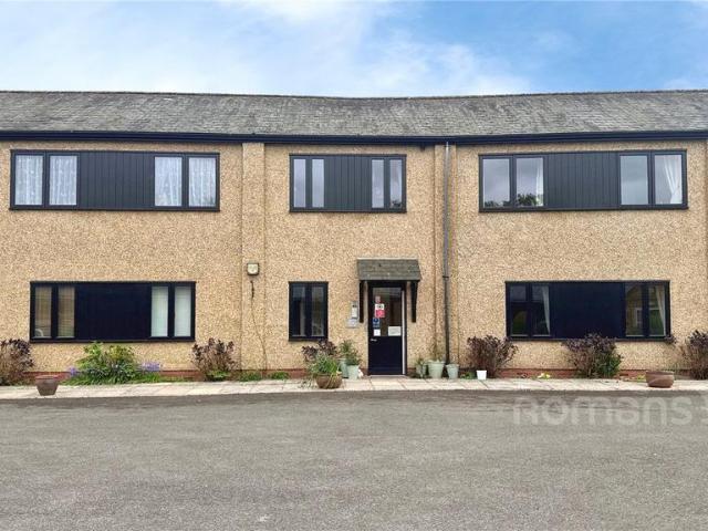 Flat for sale in Aldershot, Hampshire