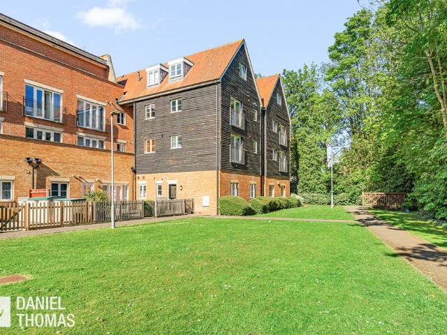 Flat for sale in Epping, Essex
