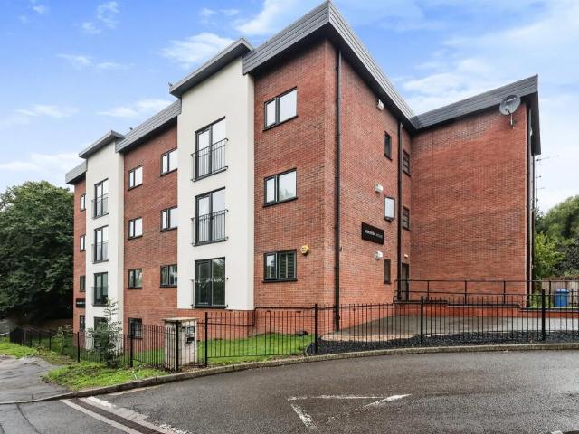 Flat for sale in Halesowen, West Midlands