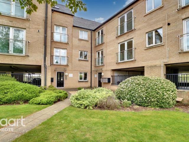 Flat for sale in Huntingdon, Cambridgeshire