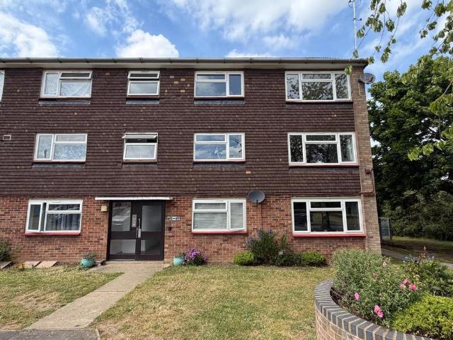 Flat for sale in Chipping Hill, Essex