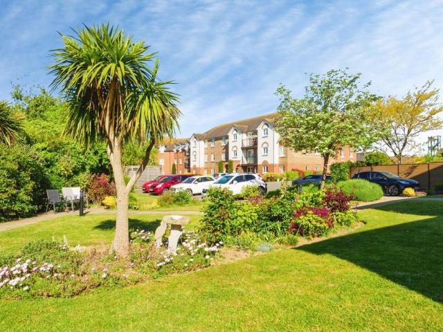 Flat for sale in Middle Deal, Ash