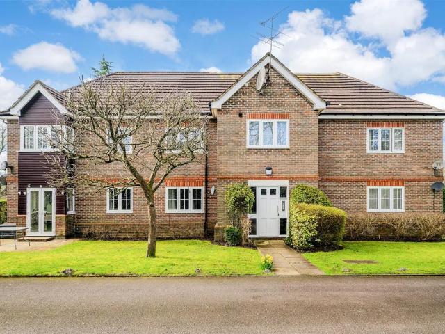 Flat for sale in Red Hill, Surrey