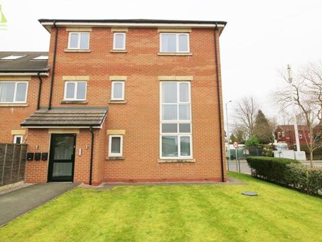 Flat for sale in Wingates, Bolton