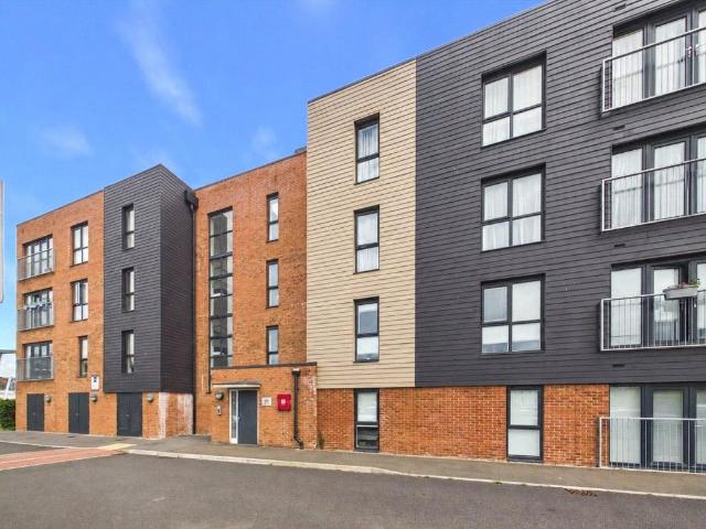 Flat for sale in The Waterfront, Gloucester