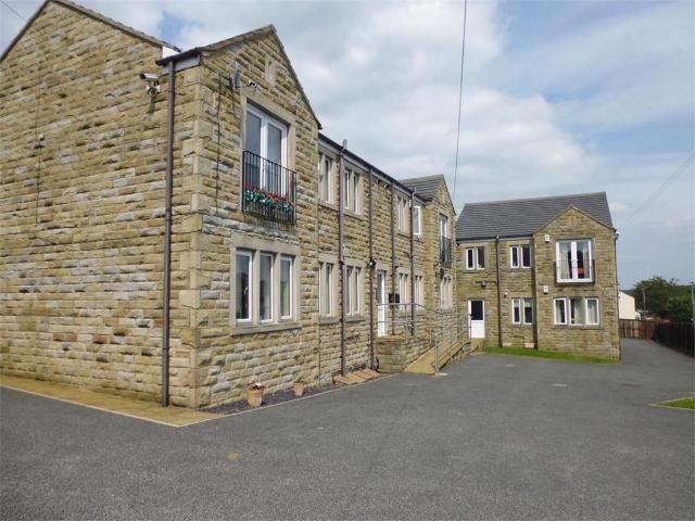Flat for sale in Holmfirth, Meltham