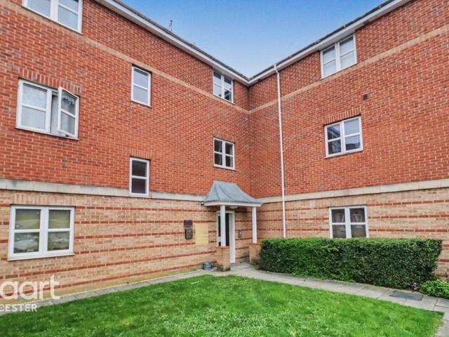 Flat for sale in Pinfold, Leicestershire