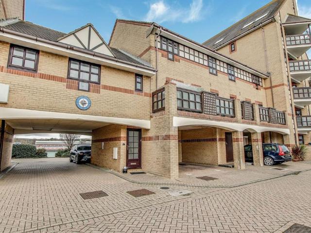 Flat for sale in Fishersgate, West Sussex
