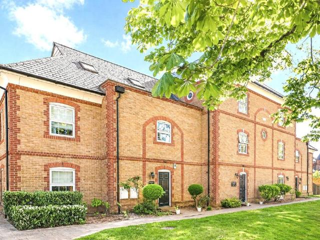 Flat for sale in Southgate, Oakwood