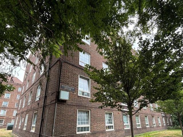 Flat for sale in Walworth, Greater London