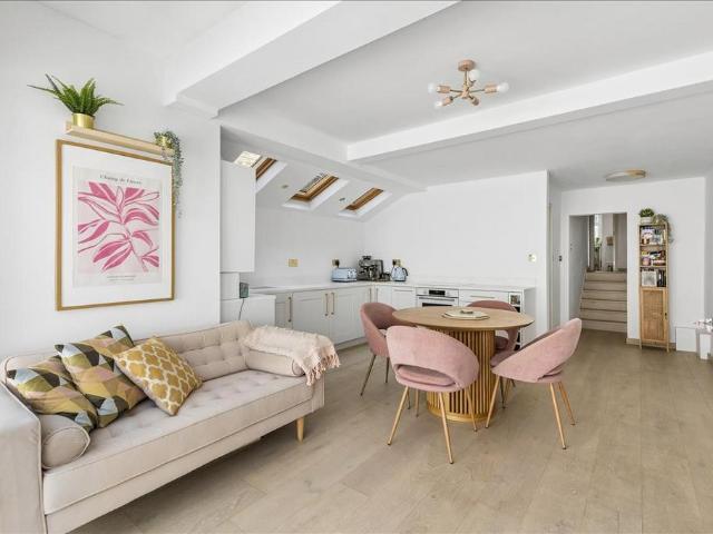 Flat for sale in Hammersmith, Greater London
