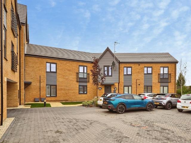 Flat for sale in Hampton Gardens, Peterborough