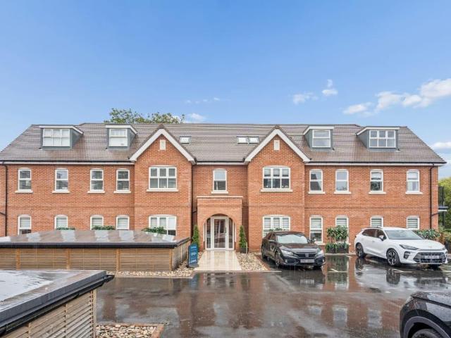 Flat for sale in Wexham and Ivers Community Board, Iver Heath