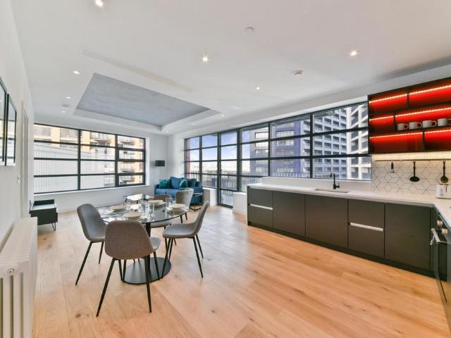 Flat for sale in London City Island, Blackwall