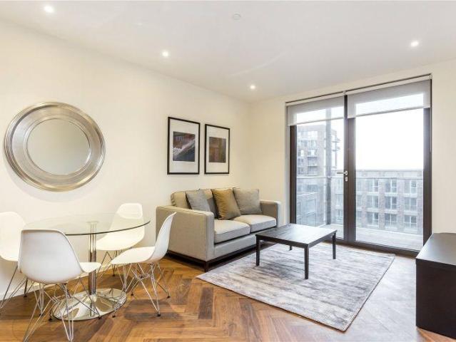 Flat for sale in Nine Elms, Greater London