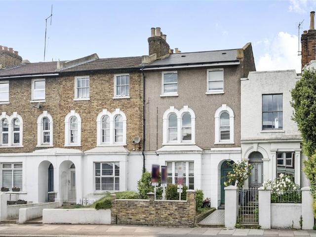 Flat for sale in Wandsworth, Greater London