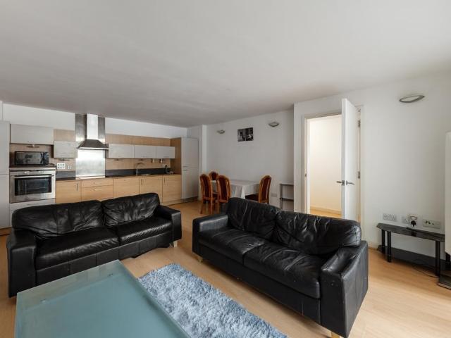 Flat for sale in East Greenwich, Greater London