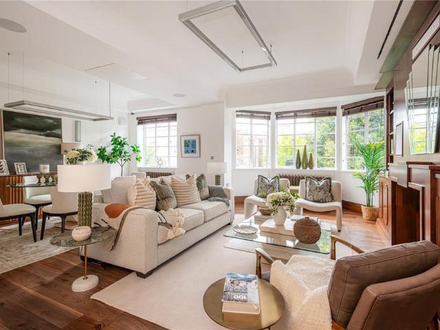 Flat for sale in Paddington, Greater London