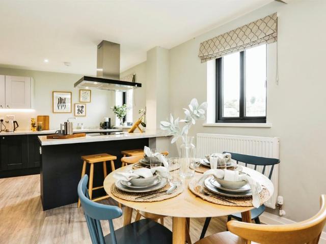 Flat for sale in Chelmondiston, Suffolk