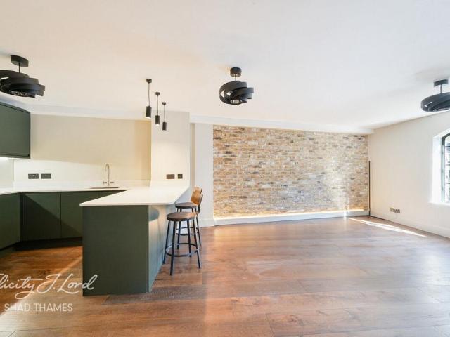 Flat for sale in Bermondsey, Greater London