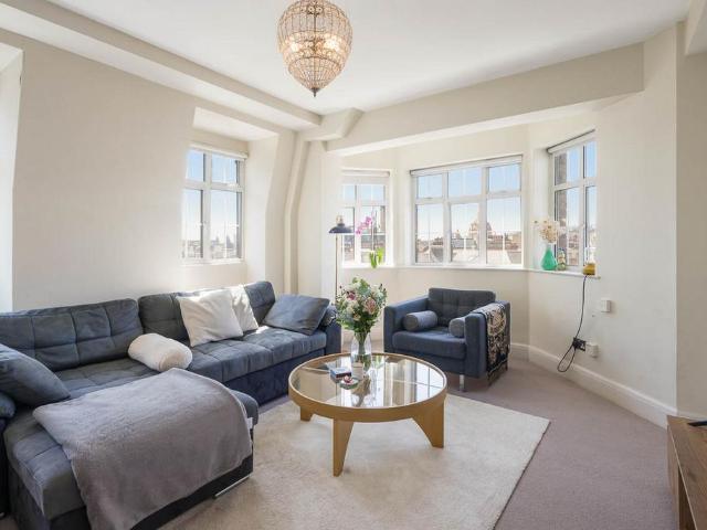 Flat for sale in Chelsea, Greater London