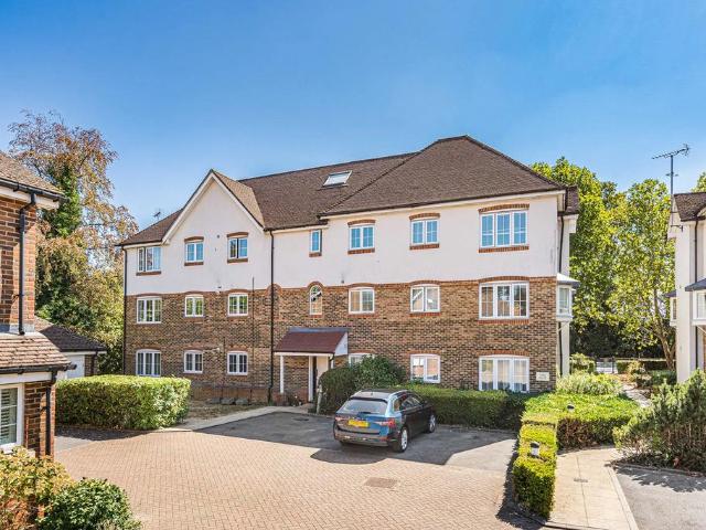 Flat for sale in Englefield Green, Runnymede