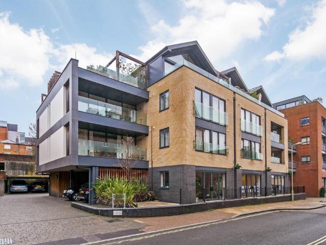 Flat for sale in Hampshire