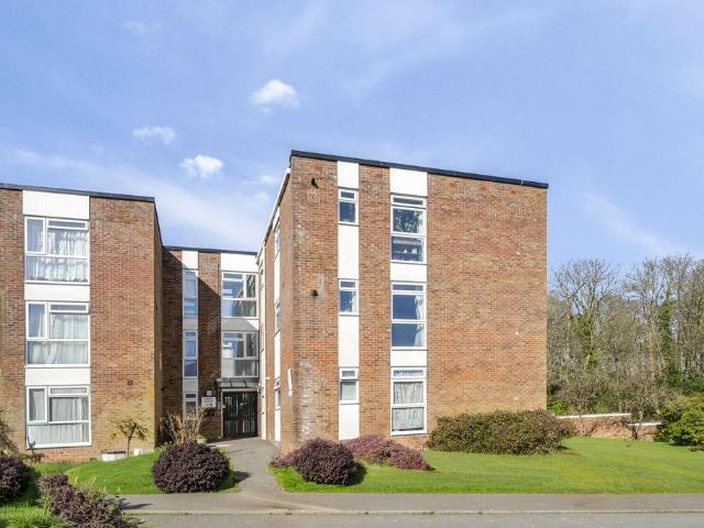 Flat for sale in Cross In Hand, East Sussex