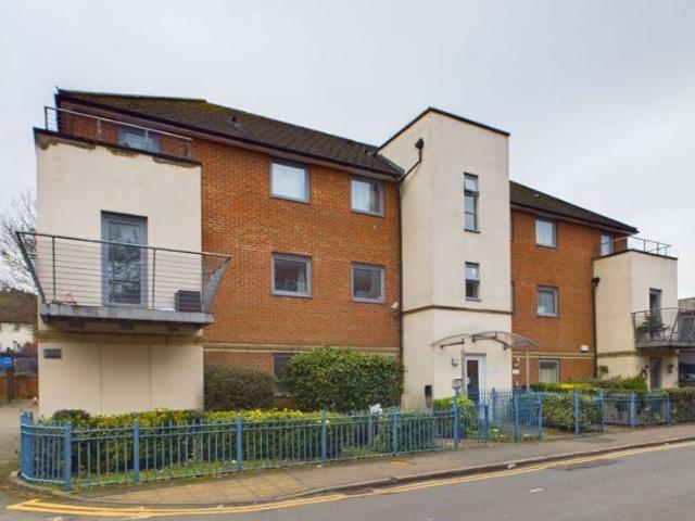 Flat for sale in Castlefield, Cressex