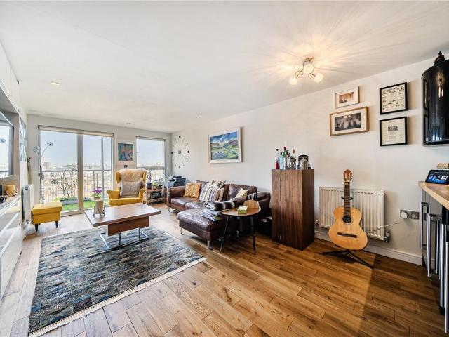 Flat for sale in East Greenwich, Greater London