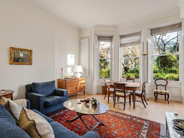 Flat for sale in South Kensington, Greater London