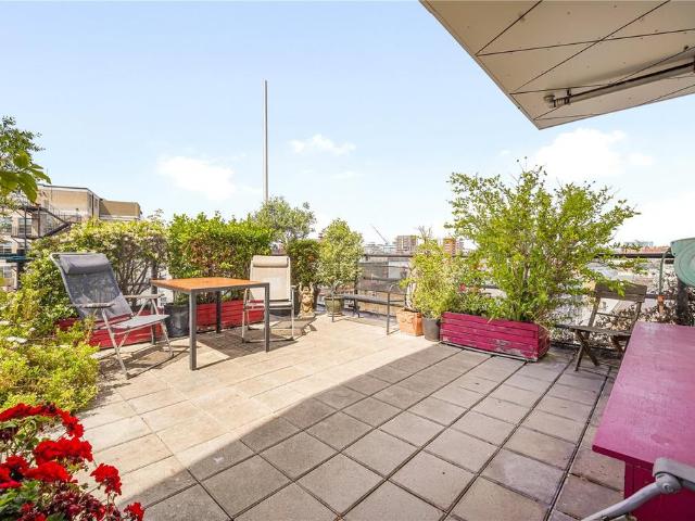 Flat for sale in Holborn, Greater London