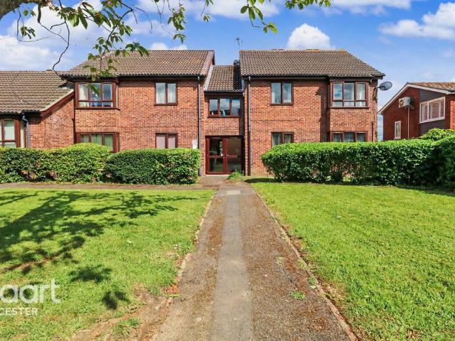 Flat for sale in Oadby, Leicestershire