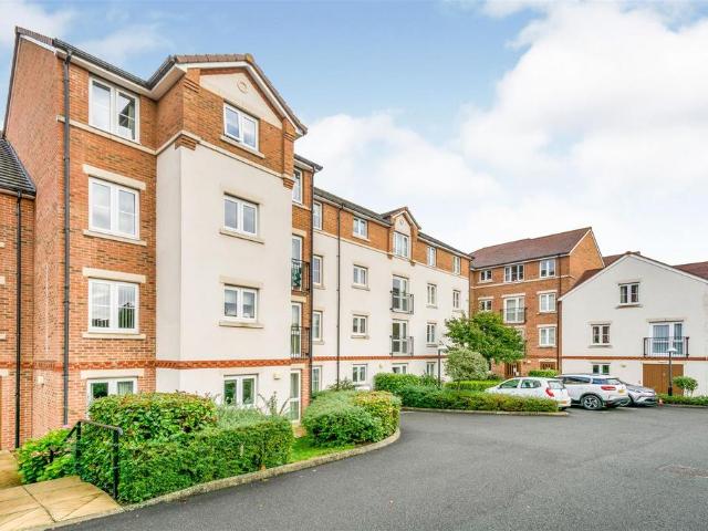Flat for sale in Rushden