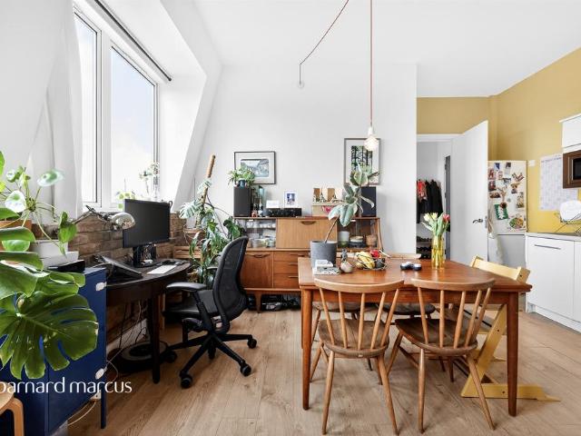 Flat for sale in Old Kent Road, Greater London
