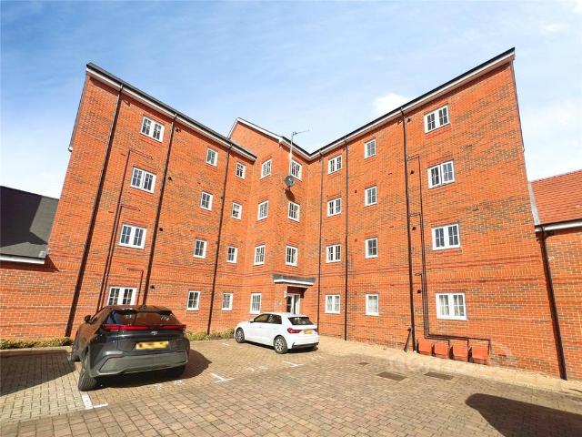 Flat for sale in Aldershot, Hampshire