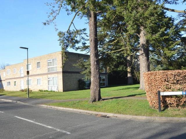 Flat for sale in Row Town, Surrey