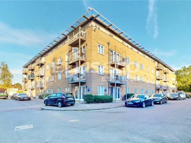 Flat for sale in Sudbury, Greater London