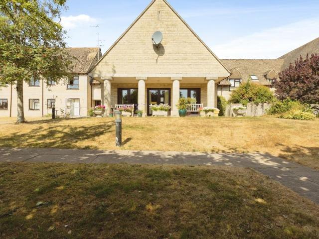 Flat for sale in Minchinhampton, Stroud