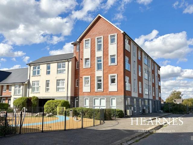 Flat for sale in Poole