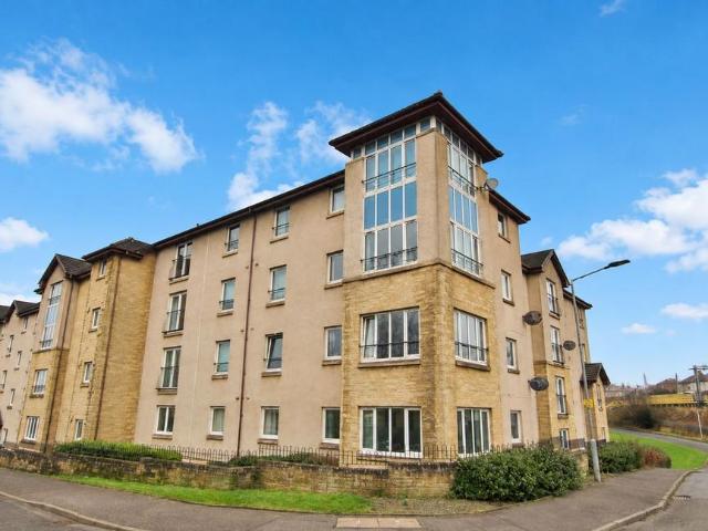 Flat for sale in Callendar Park, Scotland