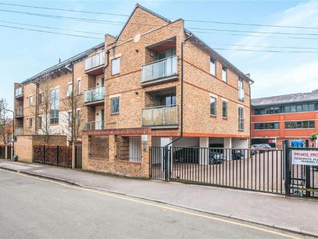 Flat for sale in North Town, Maidenhead