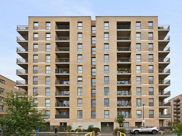 Flat for sale in Kodak, Greater London