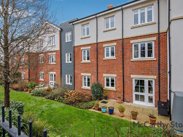 Flat for sale in Cranbrook & Sissinghurst, Sandown Park