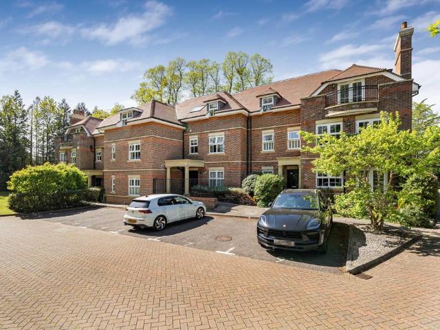 Flat for sale in Sunningdale