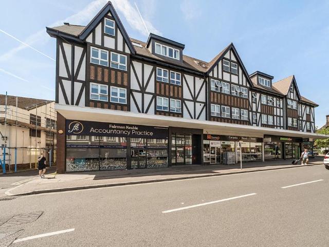 Flat for sale in Petts Wood, Greater London