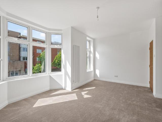 Flat for sale in London Borough of Merton, Merton Park