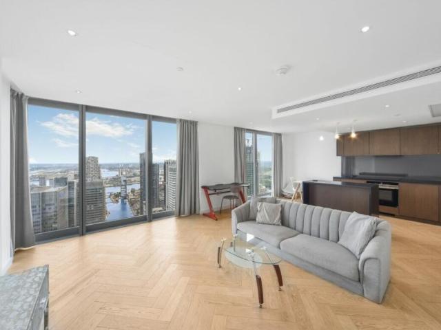 Flat for sale in Canary Wharf, Greater London