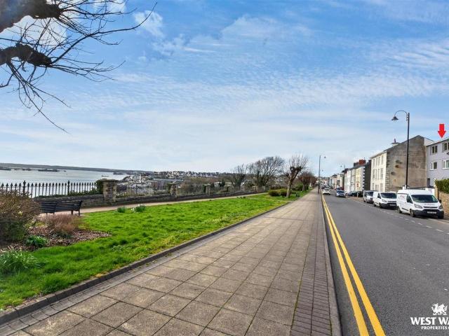Flat for sale in Milford Haven, Wales
