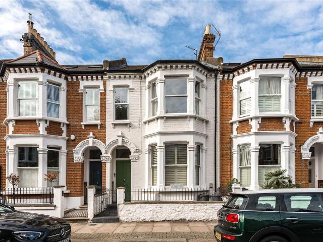 Flat for sale in London Borough of Wandsworth, Greater London